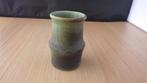 mooi groen/bruin vaasje, Huis en Inrichting, Woonaccessoires | Vazen, Gebruikt, Aardewerk of Porselein, Ophalen of Verzenden, Minder dan 50 cm