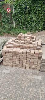 gratis koppelstones 10x10 kunt er met de aanhanger  bij., Tuin en Terras, Ophalen, Gebruikt, Beton, Klinkers
