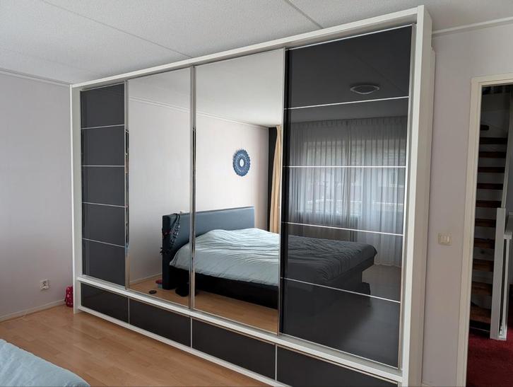 Ruime Kledingkast met Schuifdeuren, Huis en Inrichting, Kasten | Kledingkasten, Gebruikt, 200 cm of meer, 200 cm of meer, 50 tot 75 cm