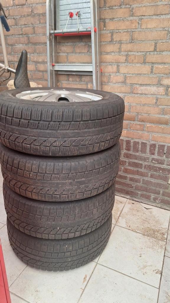 Hyundai Tucson winterbanden 16 inch, Auto diversen, Autosport-onderdelen, Gebruikt, Ophalen