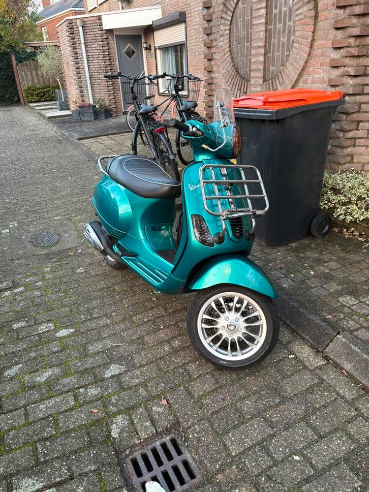 Vespa 125 skr 2 takt, Fietsen en Brommers, Scooters | Vespa, Zo goed als nieuw, Vespa LX, Benzine, Ophalen