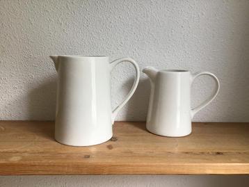 Witte saus kannetjes. beschikbaar voor biedingen