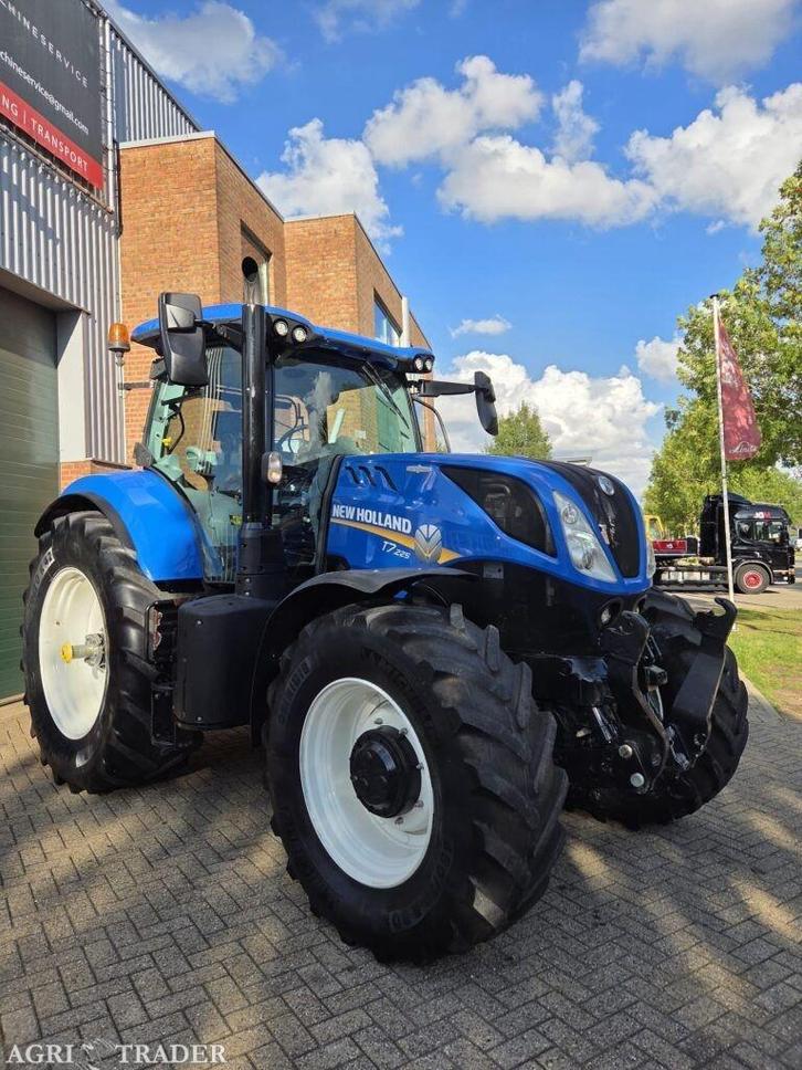 Zeer nette en complete NEWHOLLAND T7.225 (2017) Autocommand, Zakelijke goederen, Agrarisch | Tractoren, 5000 tot 7500, New Holland