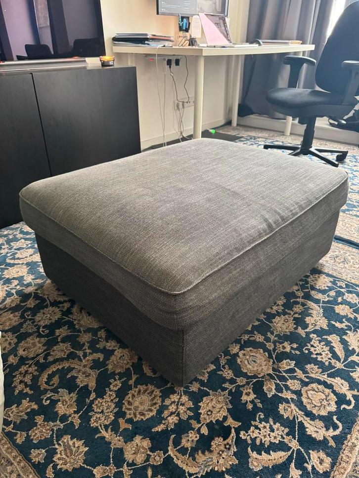 Kivik poef / voetenbankje met opbergruimte ikea, Huis en Inrichting, Banken | Voetenbanken en Poefen, Zo goed als nieuw, 50 tot 75 cm