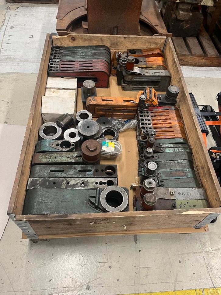 Pallet met Div. ponsbeugels en bijbehoren, Doe-het-zelf en Verbouw, Gereedschap | Machine-onderdelen en Toebehoren, Nieuw, Ophalen