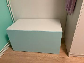 Ikea SMASTAD speelgoedkist met zitkussen beschikbaar voor biedingen