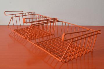 Retro vintage Barbertje / mandje voor aan kastplank - 1 of 2 beschikbaar voor biedingen