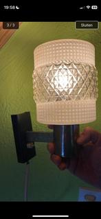 Vintage jaren zestig muurlamp met metalen frame., Ophalen of Verzenden, Gebruikt, Glas
