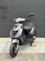 Piaggio zip 2010 eerste eigenaar brom black silver, Ophalen, Maximaal 45 km/u, Zip, Zo goed als nieuw