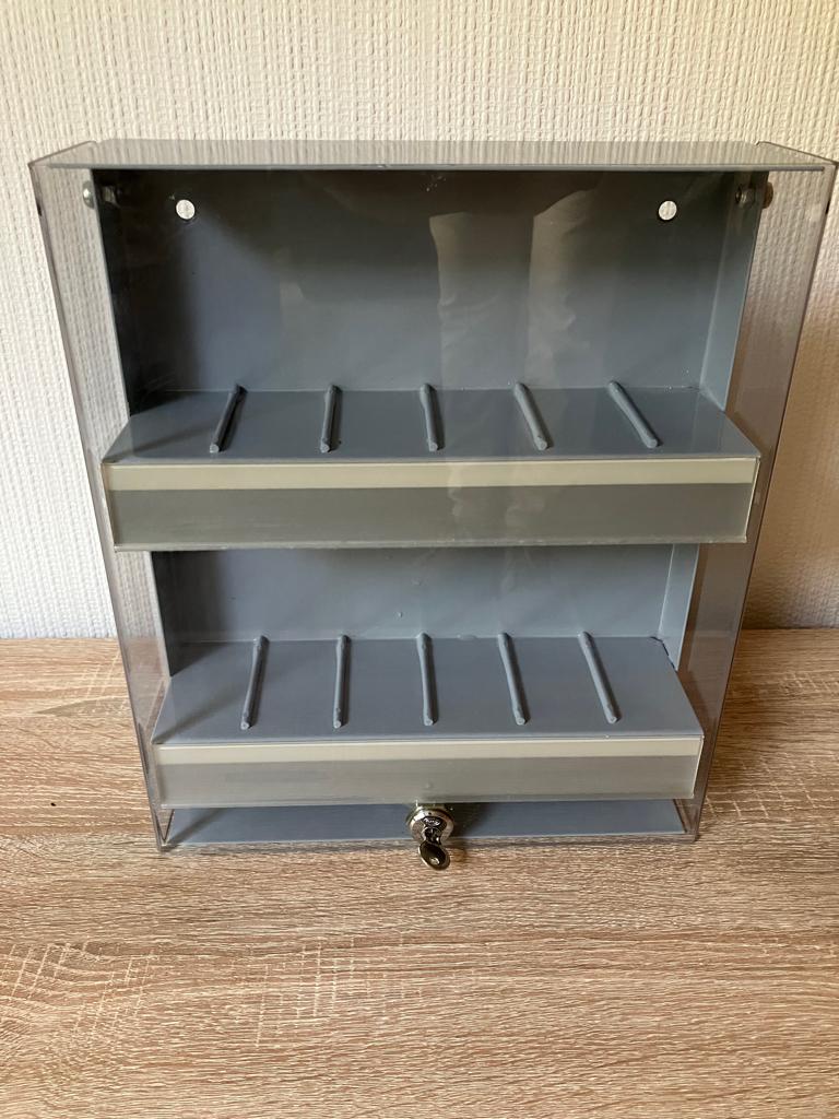 2 stalen Wandkastjes met perspex kantelbare deur , Ophalen of Verzenden, Gebruikt