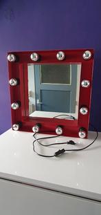 Spiegel, mooie rode retro spiegel met 12 werkende lampen, Huis en Inrichting, Woonaccessoires | Spiegels, Nieuw, Minder dan 100 cm