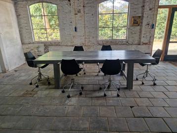 Landelijke tafel 280 cm met 6 design stoelen van Kartell® beschikbaar voor biedingen