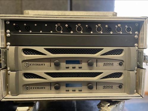 2 stuks Crown XTI 4002 versterkers in flightcase, Muziek en Instrumenten, Versterkers | Keyboard, Monitor en PA, Zo goed als nieuw