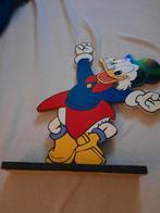 Houten dagobert duck met standaard, Ophalen of Verzenden, Overige figuren, Zo goed als nieuw, Beeldje of Figuurtje