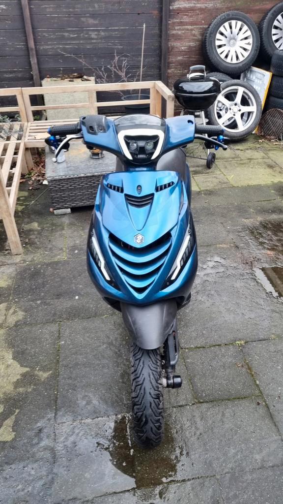 Piaggio zip, Fietsen en Brommers, Scooters | Piaggio, Zo goed als nieuw, Zip, Maximaal 45 km/u, Benzine, Ophalen