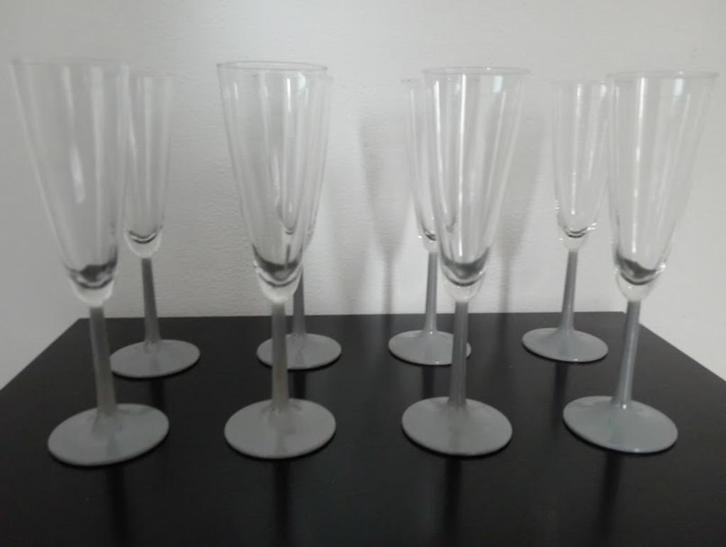 Franse Champagne Flûte op grijze steel en voet, Verzamelen, Glas en Borrelglaasjes, Zo goed als nieuw, Overige typen, Ophalen of Verzenden