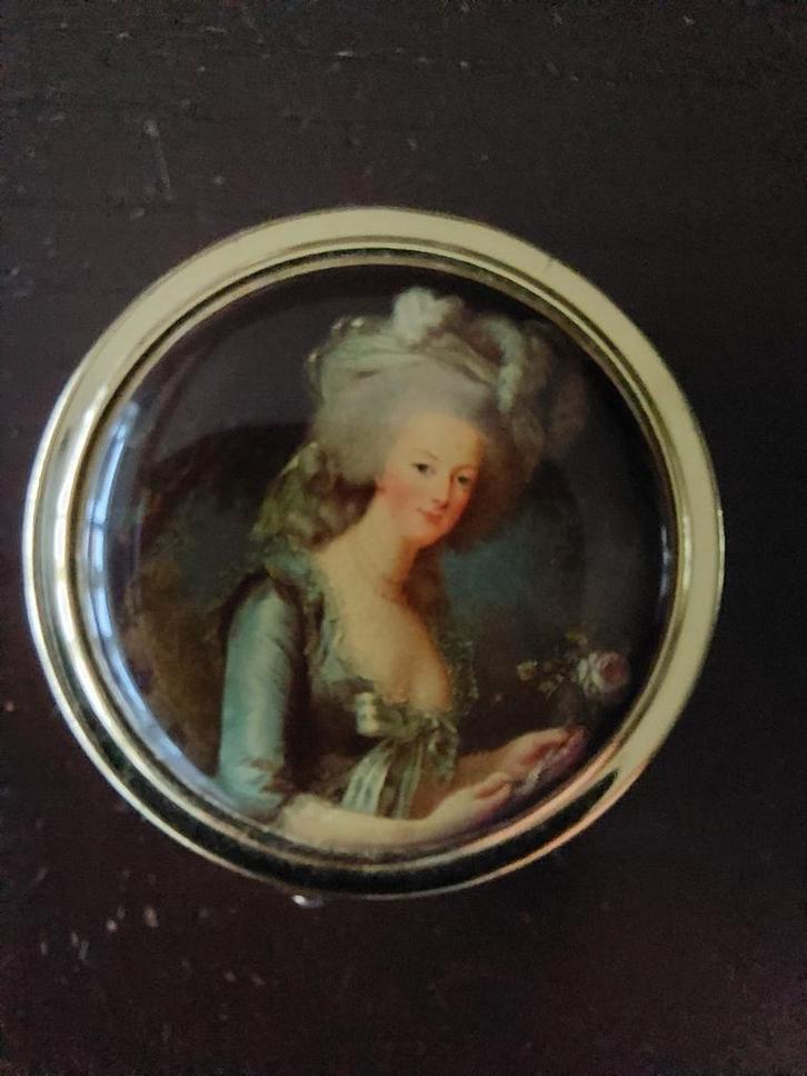 Goudkleurig Pillendoosje, Antiek en Kunst, Antiek | Overige Antiek, Ophalen of Verzenden