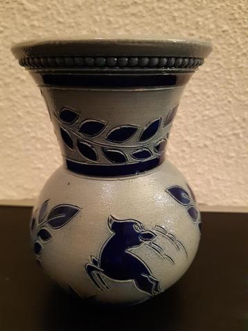 Vaasje blauw aardewerk pottenbakker Jos Kalb beschikbaar voor biedingen