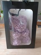 Beertje lila paars met foam roosjes. 21 cm., Verzamelen, Beren en Cherished Teddies, Ophalen of Verzenden, Stoffen beer, Overige merken
