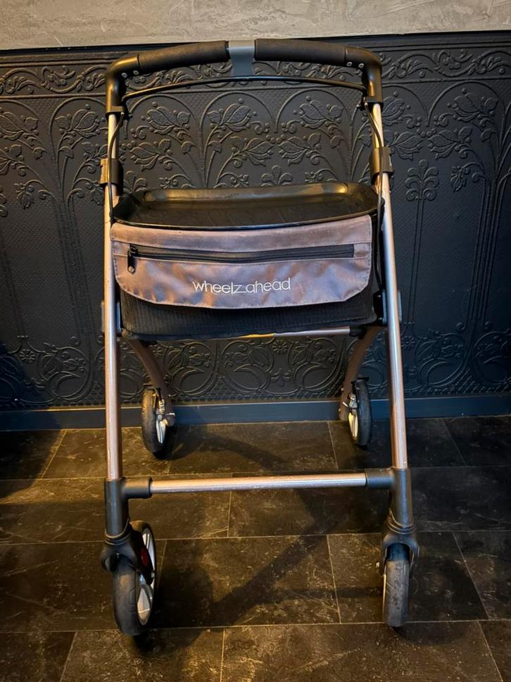 WheelzAhead Lichtgewicht rollator met mand & dienblad, Diversen, Rollators, Zo goed als nieuw, Lichtgewicht, Ophalen