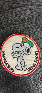 Patch - Snoopy is a Green Beret - Happiness is being Short -, Ophalen of Verzenden, Landmacht, Amerika, Embleem of Badge