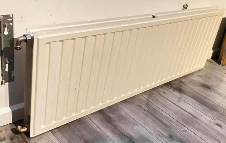 Radiator, Doe-het-zelf en Verbouw, Verwarming en Radiatoren, Gebruikt, Radiator, 30 tot 80 cm, Ophalen