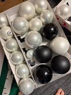 Zwart en witte kerstballen, Diversen, Kerst, Ophalen of Verzenden, Zo goed als nieuw