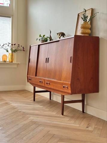 Vintage highboard kast Deens wandkast teak hout jaren 50/60 beschikbaar voor biedingen