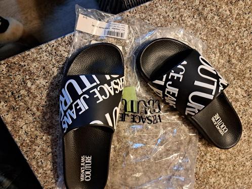 Versace Jeans Couture slippers Nieuw mt.42 origineel, Kleding | Heren, Schoenen, Nieuw, Slippers, Zwart, Ophalen of Verzenden