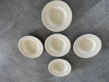 Wedgwood Edme 5 diepe borden 23 cm beschikbaar voor biedingen