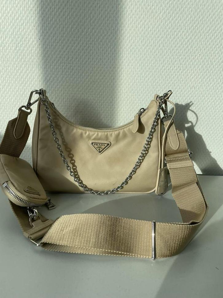 Prada Re-Edition 2005 shoulder bag, Sieraden, Tassen en Uiterlijk, Tassen | Damestassen, Zo goed als nieuw, Schoudertasje, Zwart