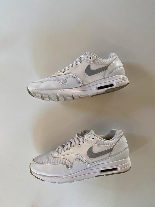 Nike Air Max 1 , in grijs en wit , maat 40, Kleding | Dames, Schoenen, Gedragen, Sneakers of Gympen, Wit, Ophalen of Verzenden