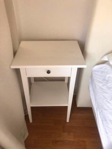  Nachtkastje wit hout Ikea Hemnes  (ZGAN) beschikbaar voor biedingen