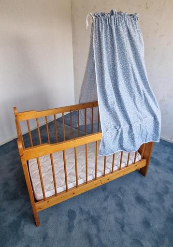 Wieg tot kinderbed tot kinderkamer inrichting  beschikbaar voor biedingen