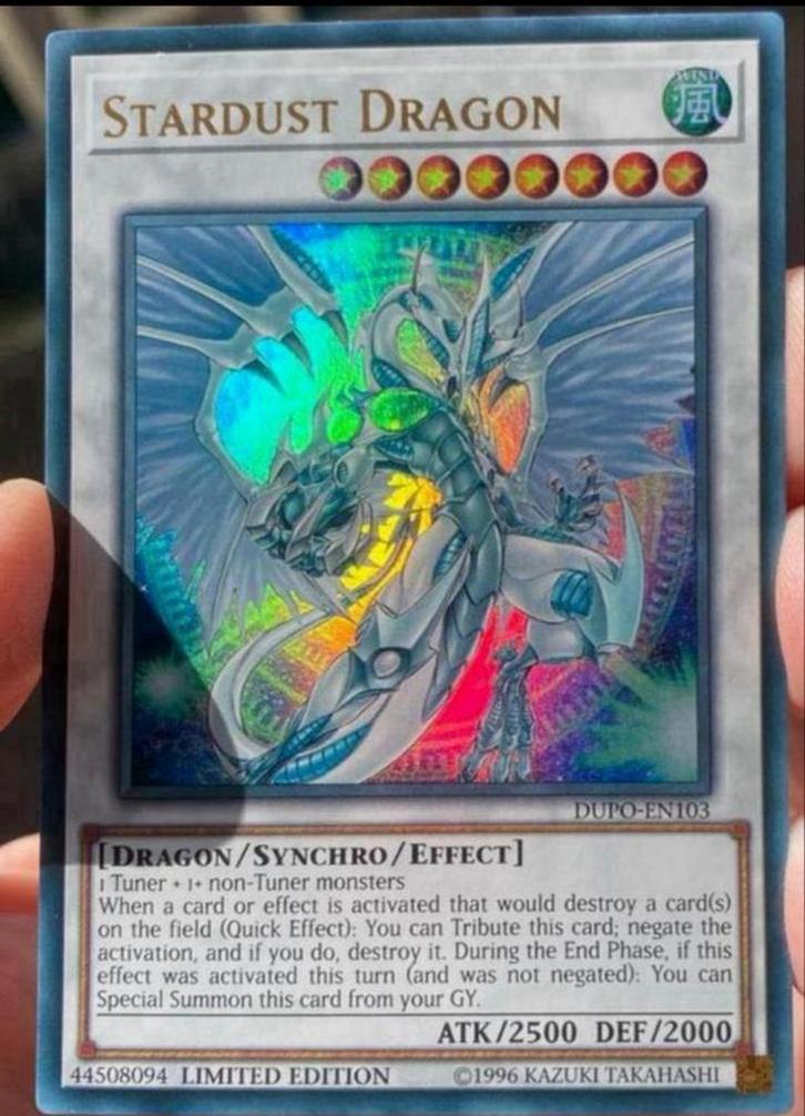 Yu-Gi-Oh! Stardust Dragon DUPO 1st Edition M/NM !, Hobby en Vrije tijd, Verzamelkaartspellen | Yu-gi-Oh!, Zo goed als nieuw, Losse kaart
