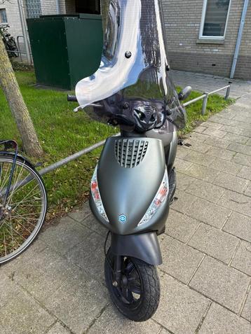 Zip blauw kentekenen beschikbaar voor biedingen