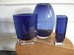3 blauwe/paarse vazen, Blauw, Ophalen of Verzenden, Minder dan 50 cm, Glas