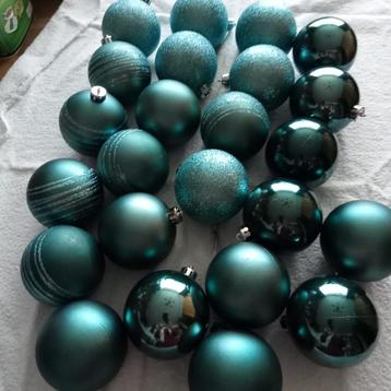 kunststof kerstballen blauw beschikbaar voor biedingen