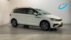 Volkswagen Touran 1.5 TSI 150pk DSG Highline R-Line 7p LED C, Auto's, 15 km/l, 4 cilinders, Wit, Bedrijf