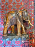 Houten olifant beeld afmt 33cm hoog 33cmbreed 14cmdiep, Antiek en Kunst, Kunst | Beelden en Houtsnijwerken, Ophalen of Verzenden