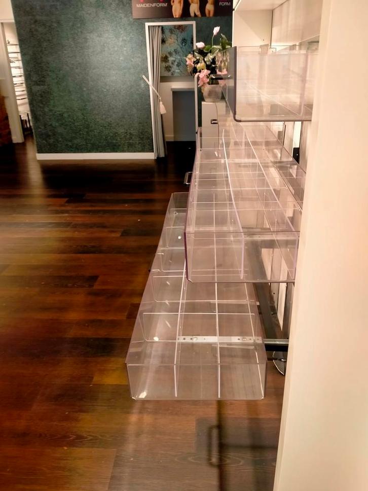 Uitschuifbare plexiglas lades met vakindeling., Hobby en Vrije tijd, Overige Hobby en Vrije tijd, Zo goed als nieuw, Ophalen of Verzenden