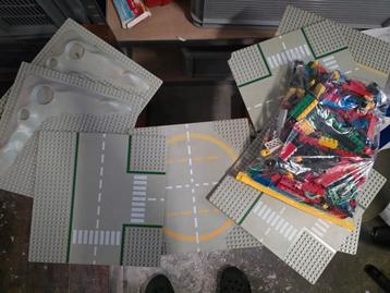8 vintage lego grondplaten en zakje lego. beschikbaar voor biedingen