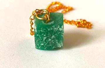 Natuurlijke Ruwe Siberian Jadeite Edelsteen vergulde ketting beschikbaar voor biedingen