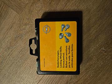 Opel wielsloten beschikbaar voor biedingen