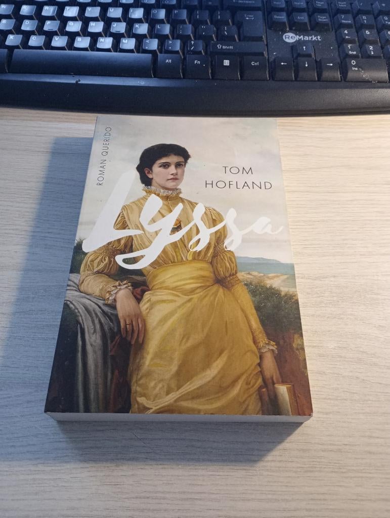 Lyssa - Tom Hofland, Boeken, Ophalen of Verzenden, Gelezen, Nederland