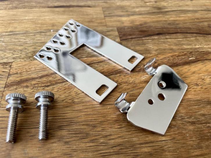 Trapeze tailpiece voor Rickenbacker 12 string (of 6 snarig), Muziek en Instrumenten, Instrumenten | Onderdelen, Nieuw, Elektrische gitaar