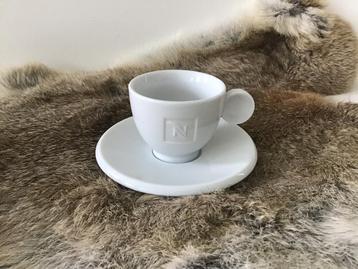 Nespresso design wit kop en schotel dicht oor beschikbaar voor biedingen