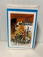 Te Koop : Vintage VHS Videoband The Doll Squad Video, Ophalen of Verzenden, Gebruikt