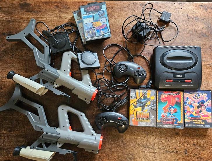SEGA 16 bit spelcomputer COMPLEET met spellen en controllers, Spelcomputers en Games, Spelcomputers | Sega, Zo goed als nieuw