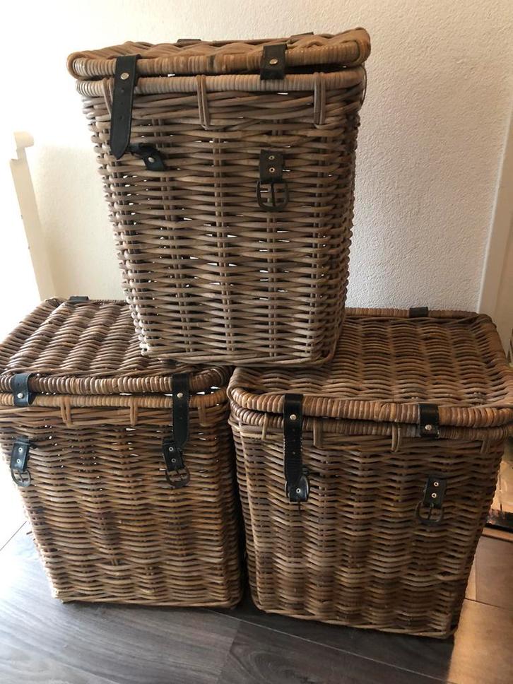 Set van 3 grote rieten manden met deksel, Huis en Inrichting, Woonaccessoires | Schalen en Manden, Zo goed als nieuw, Mand, Rechthoekig